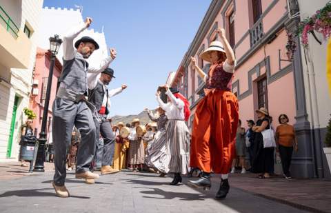 San Sebastián celebró el Día de Canarias con un homenaje a las tradiciones, los oficios artesanales y la gastronomía local